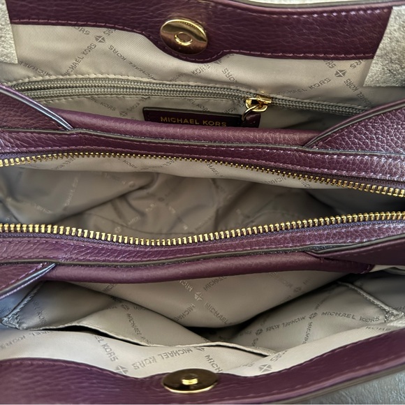 Michael Kors Purple Jet Set Chain Shoulder Bag - Picture 10 of 13